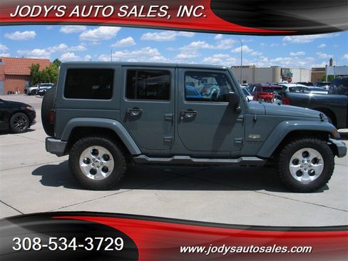 Used 2015 Jeep Wrangler Unlimited Sahara w/ Connectivity Group AWD/4WD image 31