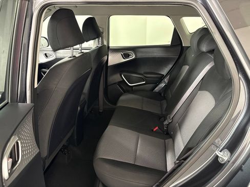 Used 2023 Kia Soul LX w/ LX Technology Package FWD image 18