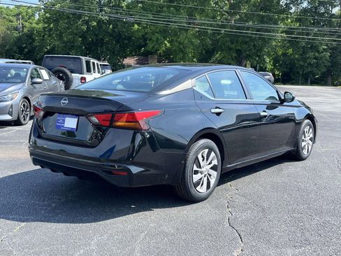 Used 2024 Nissan Altima 2.5 S FWD image 3