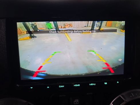 Used 2018 Jeep Wrangler Unlimited Rubicon w/ Connectivity Group AWD/4WD image 21