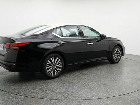 Used 2025 Nissan Altima 2.5 SV FWD image 9