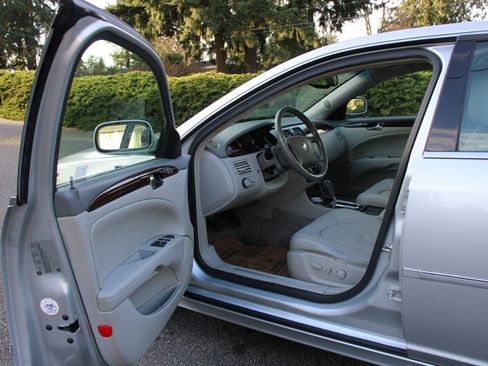 Used 2010 Buick Lucerne CXL image 5