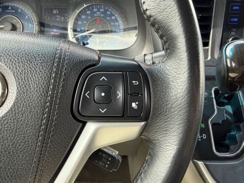 Used 2016 Toyota Sienna XLE image 24