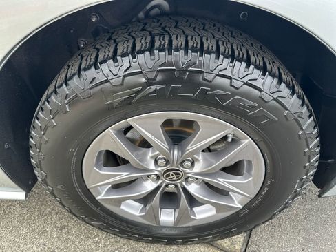 Used 2021 Toyota Sienna XLE image 28