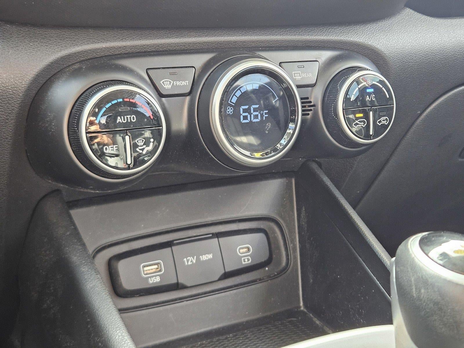 Used 2024 Hyundai Venue SEL FWD image 21