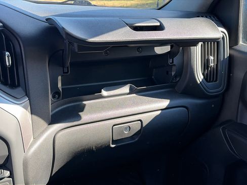 Used 2020 Chevrolet Silverado 1500 Custom w/ Custom Value Package image 17