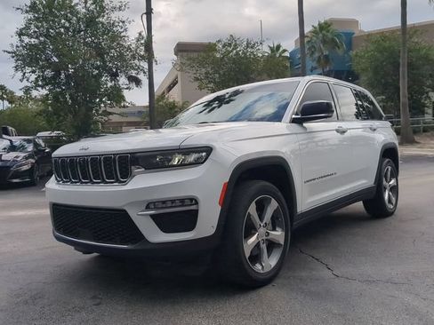 Used 2022 Jeep Grand Cherokee Limited w/ Luxury Tech Group II RWD image 9
