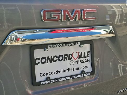 Used 2023 GMC Terrain SLE w/ Driver Convenience Package image 31