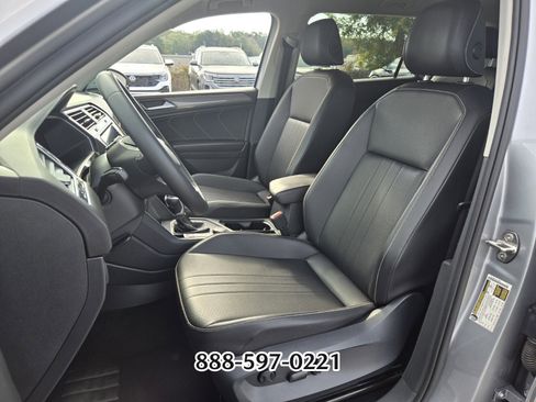 Used 2022 Volkswagen Tiguan SE image 9