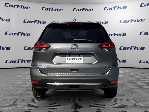 Used 2018 Nissan Rogue SV w/ Sun & Sound Touring Package AWD/4WD image 4
