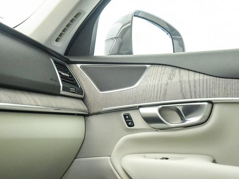 Certified 2024 Volvo XC90 T8 Core AWD/4WD image 22