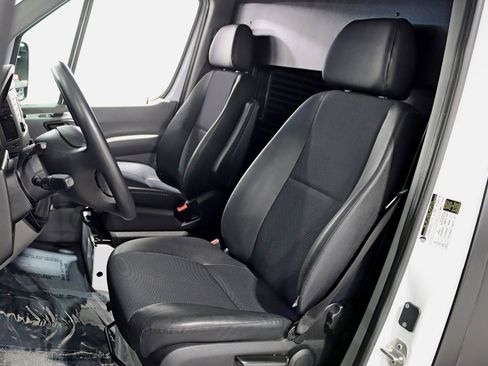 Used 2017 Mercedes-Benz Sprinter 3500 image 19