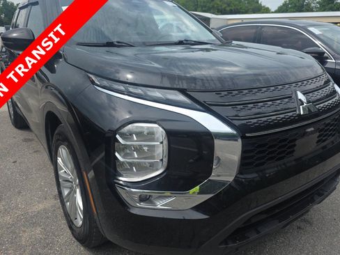 Used 2024 Mitsubishi Outlander ES FWD image 3