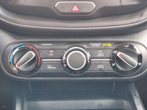 Used 2025 Kia Soul LX image 23