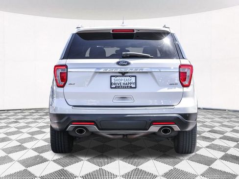 Used 2018 Ford Explorer XLT w/ Equipment Group 202A AWD/4WD image 17