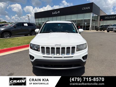 Used 2016 Jeep Compass Latitude FWD image 2