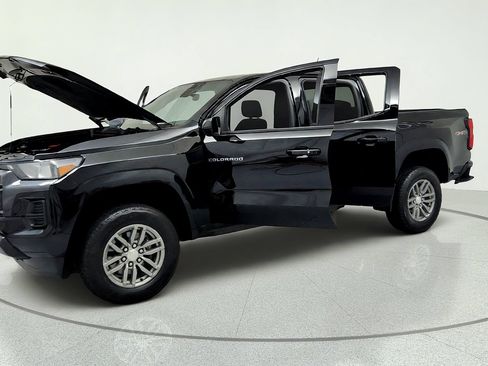 Used 2023 Chevrolet Colorado LT AWD/4WD image 9
