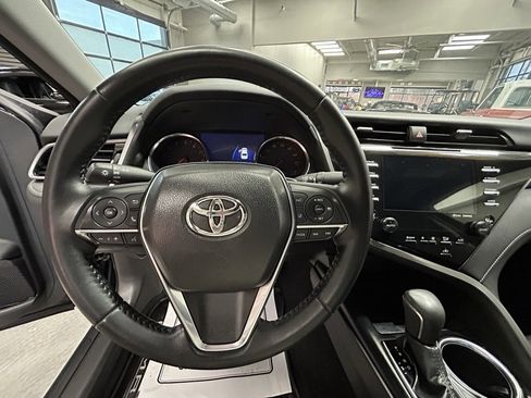 Used 2019 Toyota Camry XSE image 9