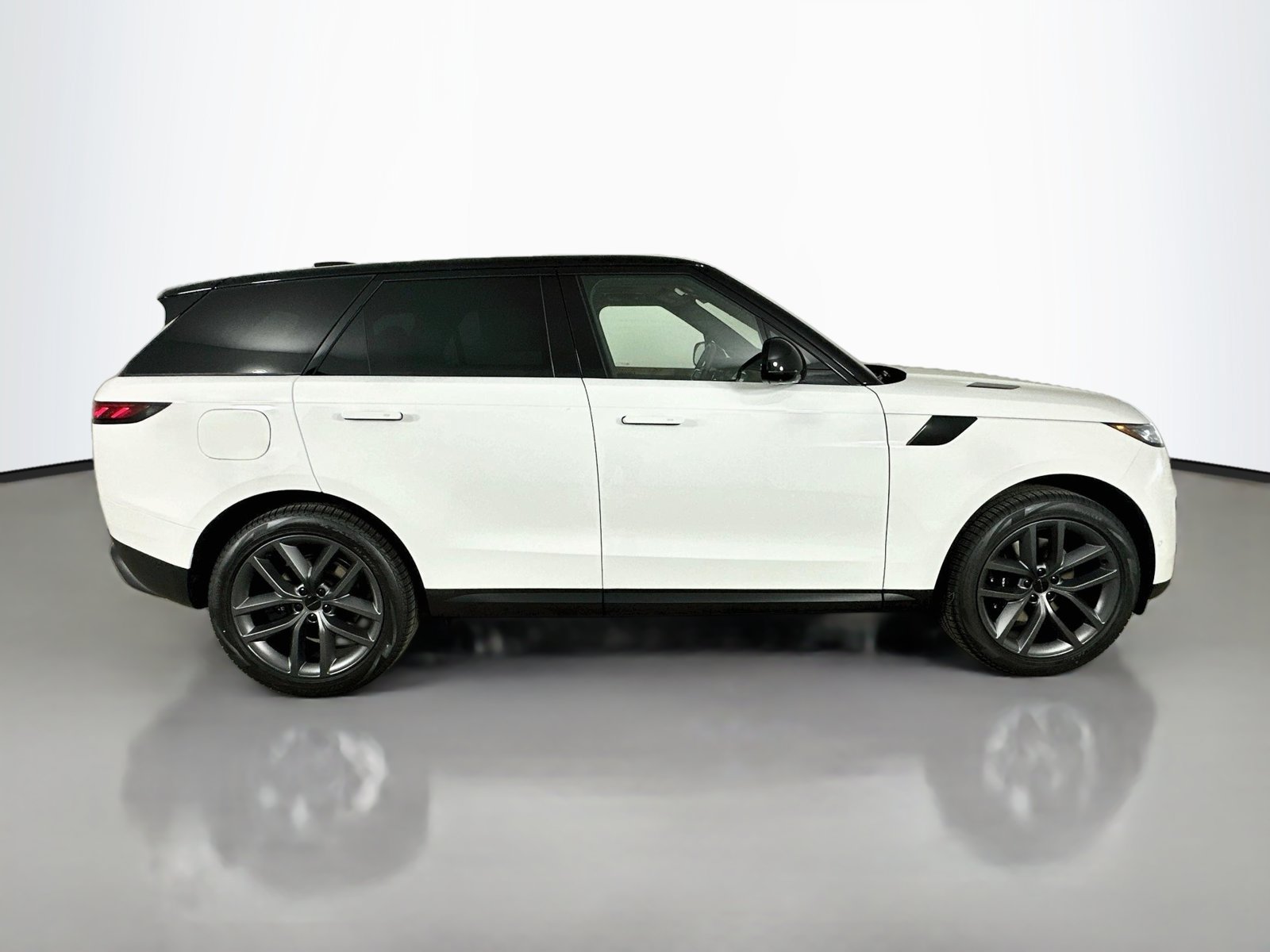 New 2027 Land Rover Range Rover Sport SE AWD/4WD image 4