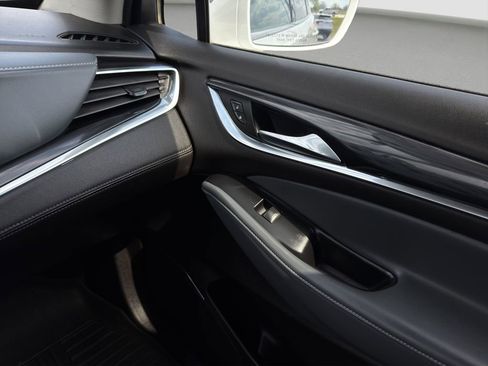Used 2020 Buick Enclave Essence image 17