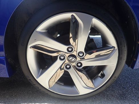 Used 2013 Hyundai Veloster Turbo FWD image 32