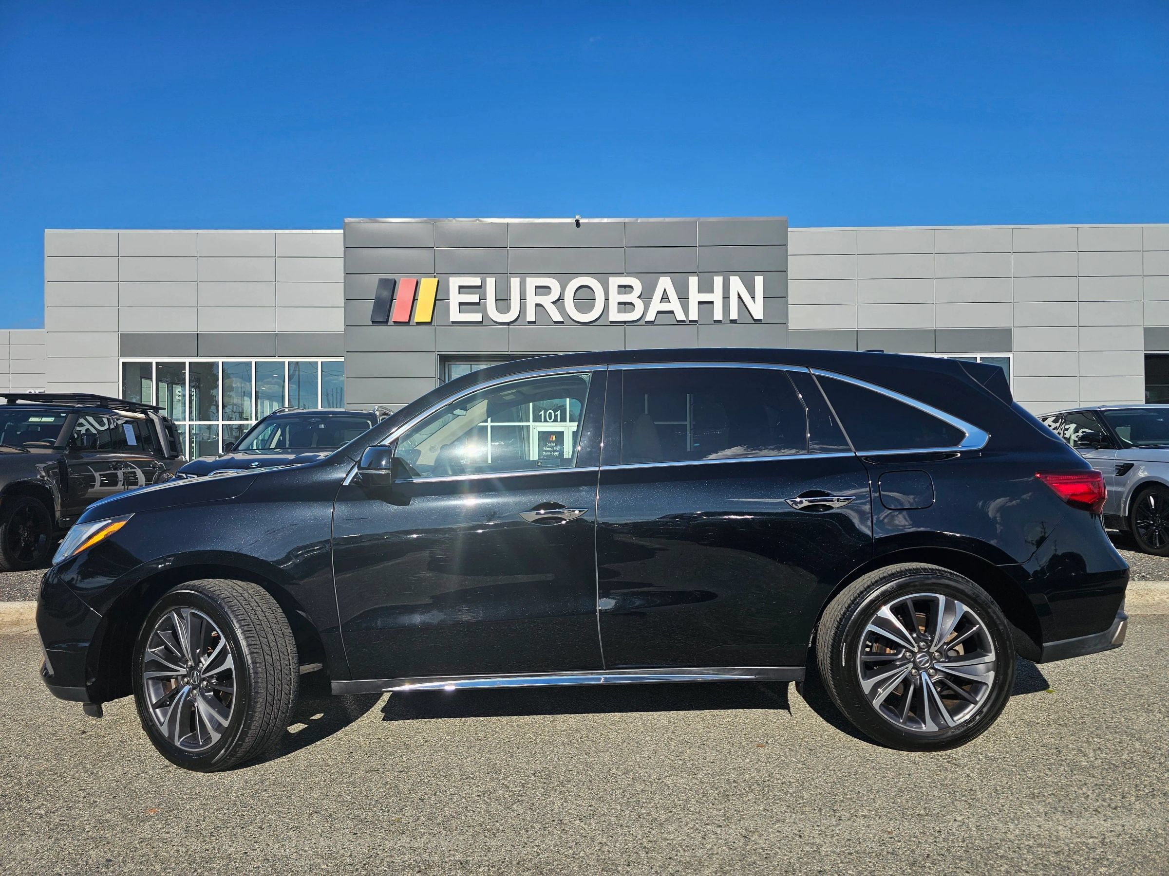 Used 2020 Acura MDX w/ Technology Package FWD image 2