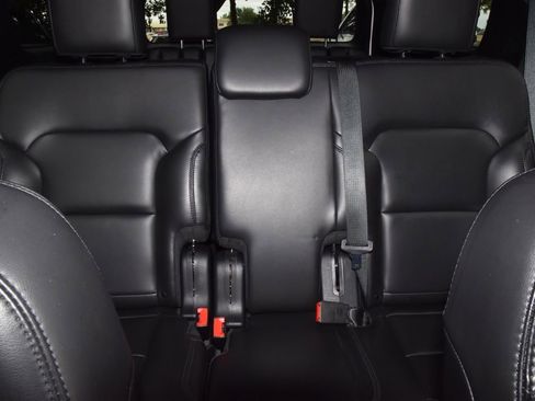 Used 2019 Ford Explorer XLT w/ Equipment Group 202A AWD/4WD image 21