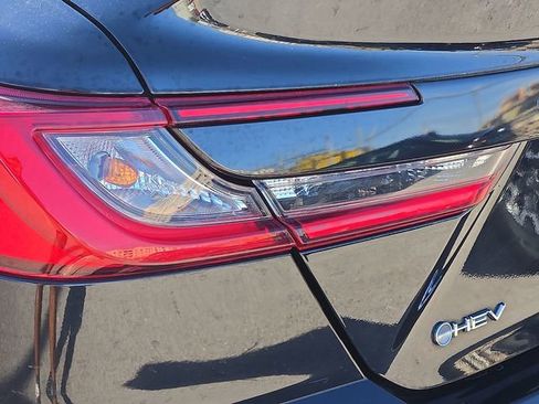 Used 2025 Toyota Camry SE image 9