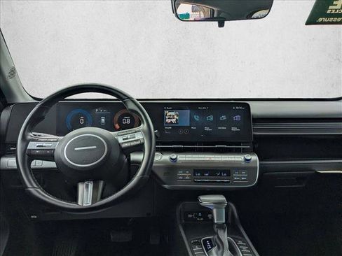 Used 2025 Hyundai Kona SEL AWD/4WD image 17