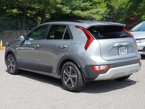 Used 2023 Kia Niro EX FWD image 9