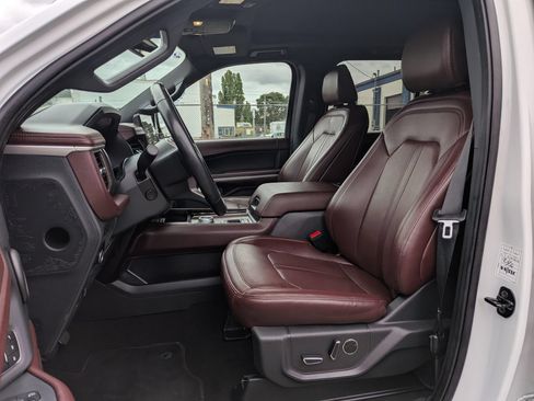 Used 2024 Ford Expedition Limited RWD image 5
