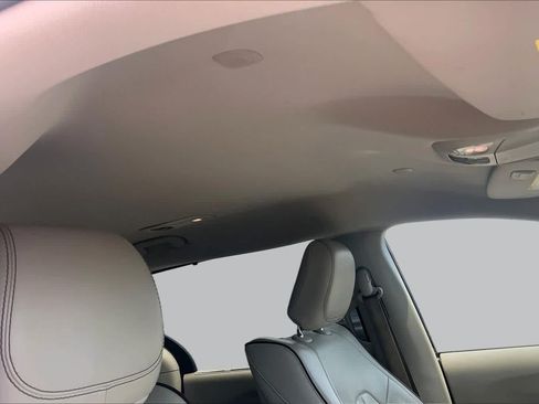 Used 2017 Chrysler Pacifica Limited w/ UConnect Theater Package FWD image 14