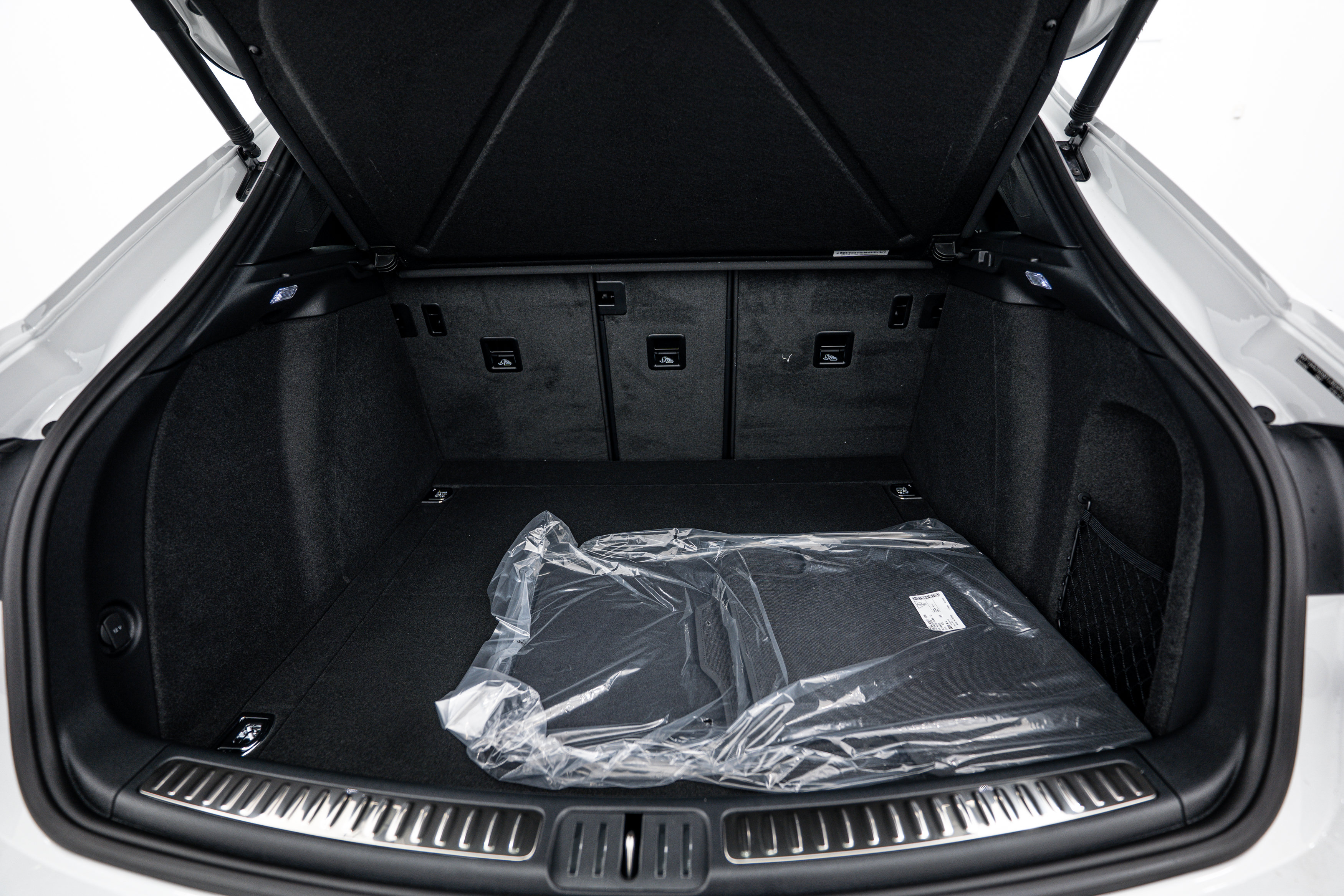 Certified 2026 Porsche Macan AWD/4WD image 25