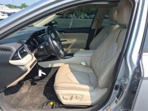Used 2018 Toyota Camry XLE FWD image 5