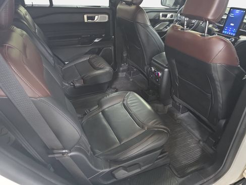 Used 2023 Ford Explorer Platinum w/ Technology Package AWD/4WD image 11