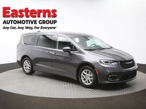 Used 2023 Chrysler Pacifica Touring-L FWD image 51