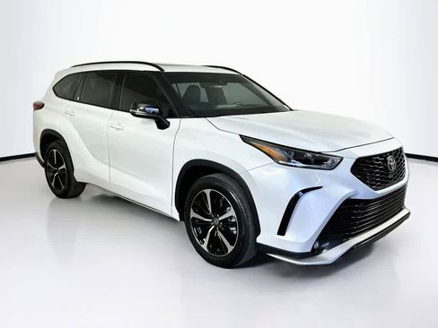 Used 2022 Toyota Highlander XSE FWD image 24