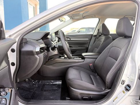 Used 2023 Nissan Altima 2.5 SV FWD image 15