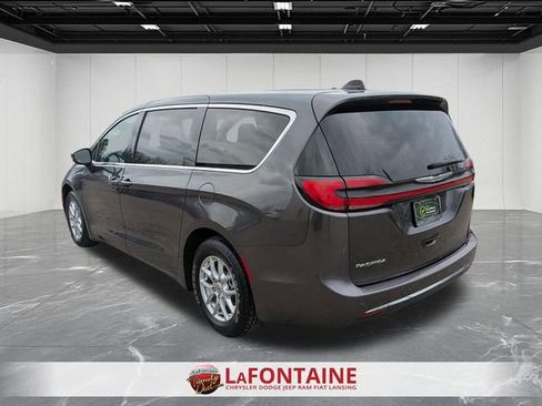Certified 2023 Chrysler Pacifica Touring-L FWD image 3