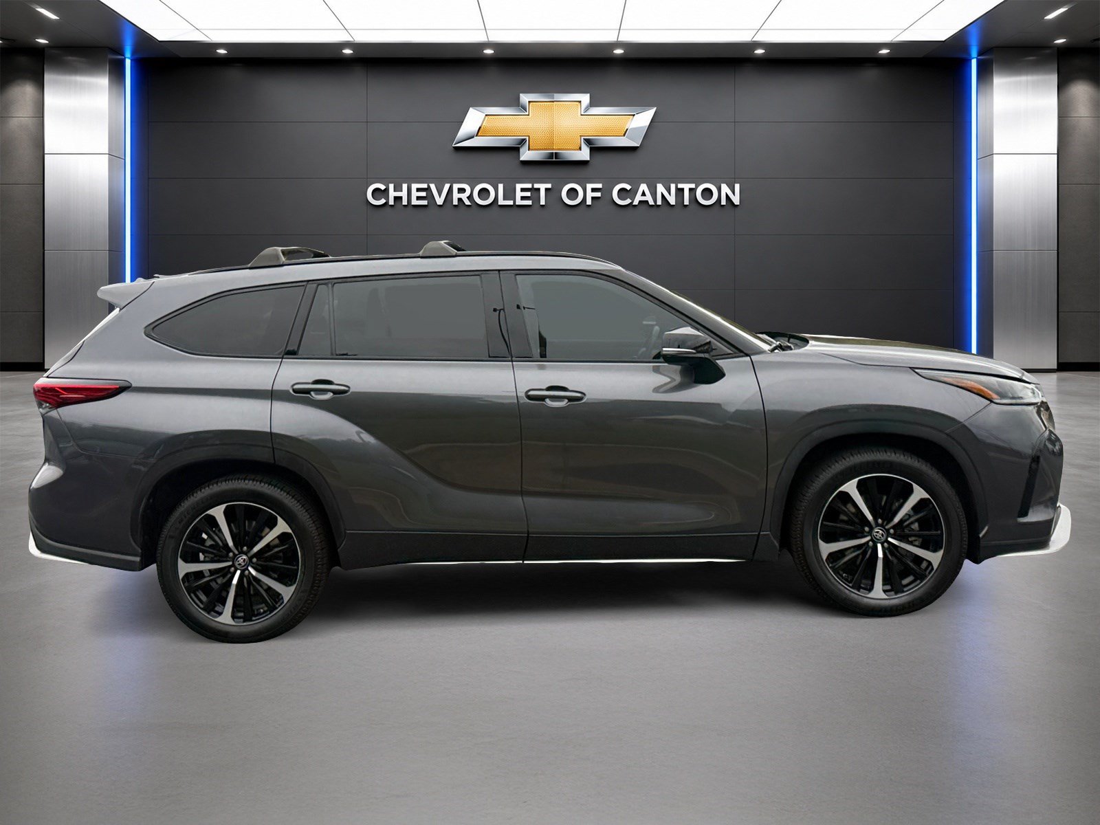 Used 2022 Toyota Highlander XSE FWD image 4