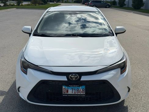 Used 2020 Toyota Corolla LE FWD image 2