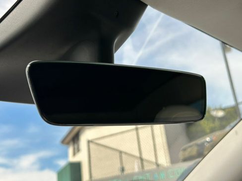 Used 2022 Tesla Model Y Performance image 25