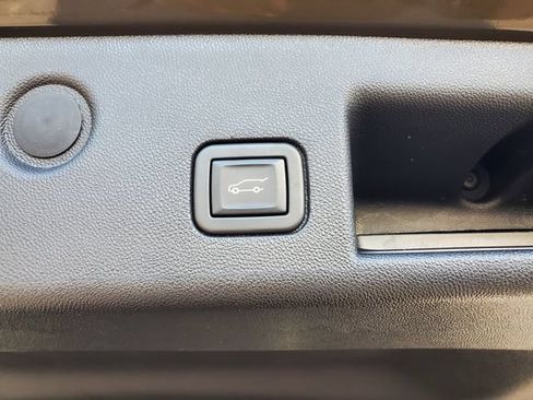Used 2023 Chevrolet Equinox LT FWD image 11