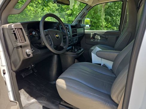 Used 2020 Chevrolet Express 3500 w/ Driver Convenience Package RWD image 11