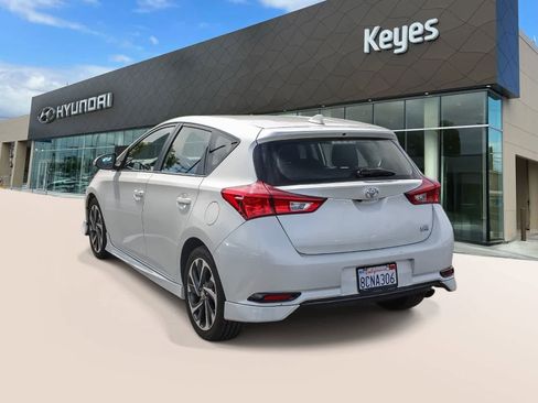 Used 2018 Toyota Corolla iM w/ Carpet Mat Package (TMS) image 7