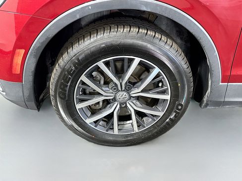 Used 2020 Volkswagen Tiguan SE image 38