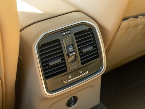 Certified 2026 Porsche Macan AWD/4WD image 31