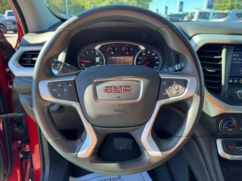 Used 2021 GMC Acadia SLE w/ Driver Convenience Package image 9