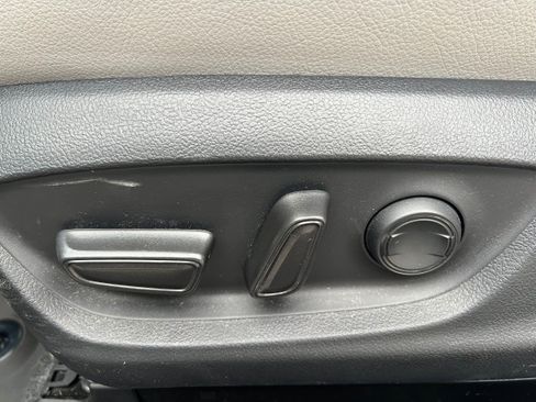 Used 2023 Toyota Camry XLE image 19