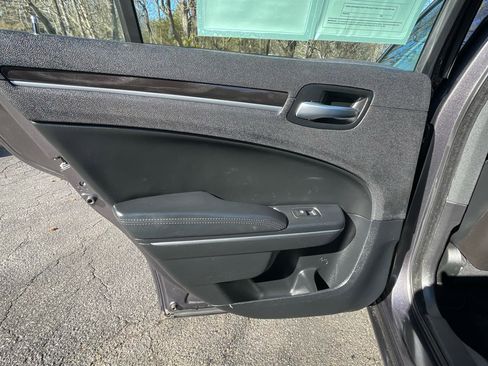 Used 2015 Chrysler 300 Limited image 19